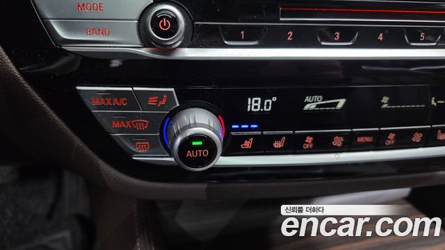 BMW 5-Series 2019 — photo 33