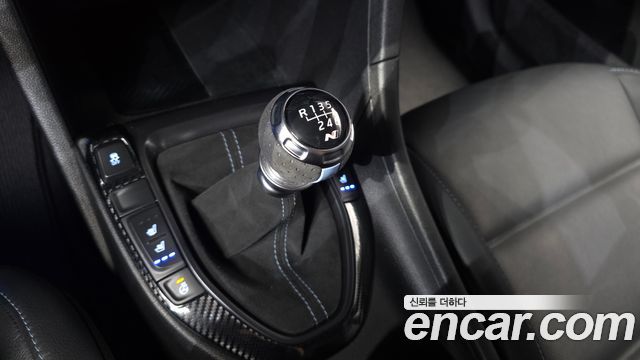 Hyundai Veloster 2019 — photo 12
