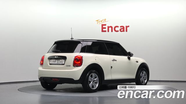 Mini Cooper 2018 — photo 2