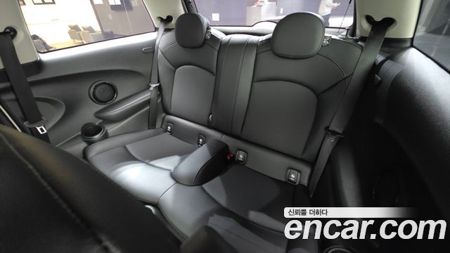 Mini Cooper 2018 — photo 18