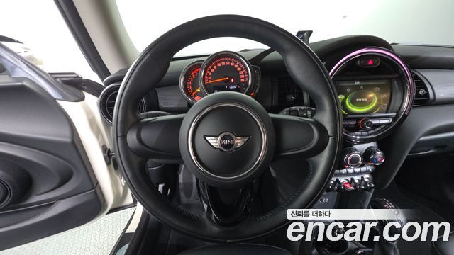 Mini Cooper 2018 — photo 19