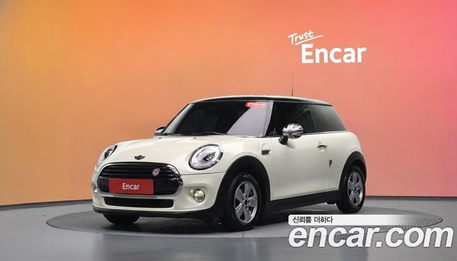 Mini Cooper 2018 — photo 1