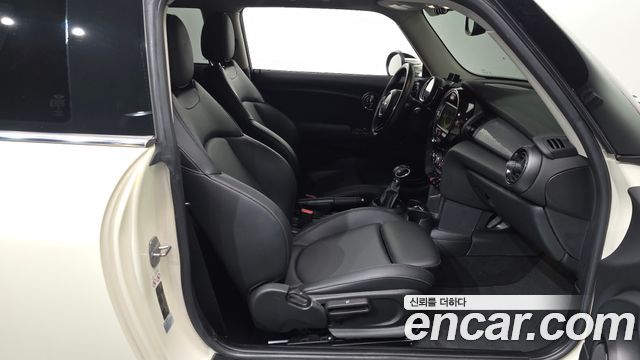 Mini Cooper 2018 — photo 16