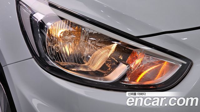 Hyundai Accent 2017 — photo 8