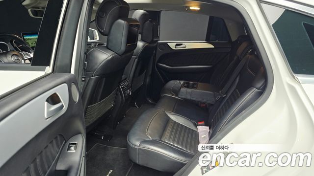 Mercedes-Benz GLE-Class 2017 — photo 11