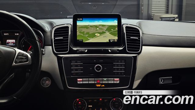 Mercedes-Benz GLE-Class 2017 — photo 14