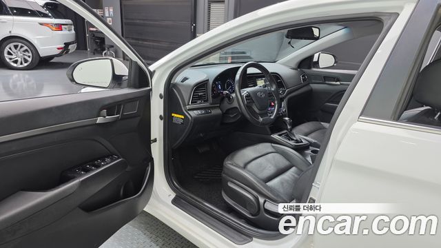 Hyundai AVANTE 2016 — photo 10