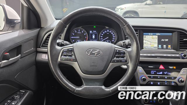 Hyundai AVANTE 2016 — photo 12