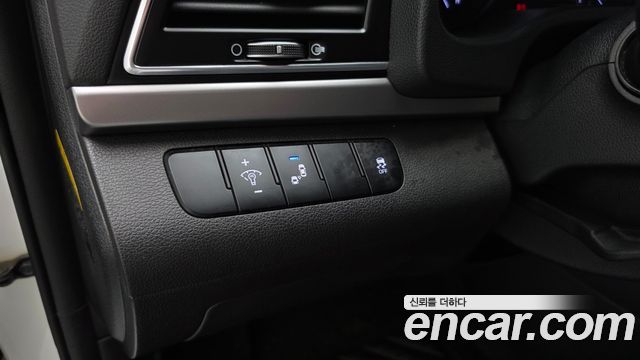 Hyundai AVANTE 2016 — photo 14