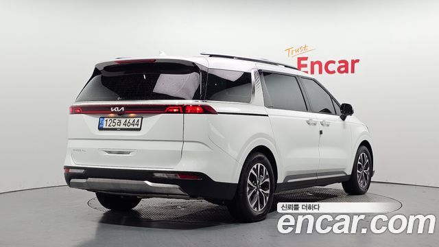 Kia Canival 2023 — photo 2