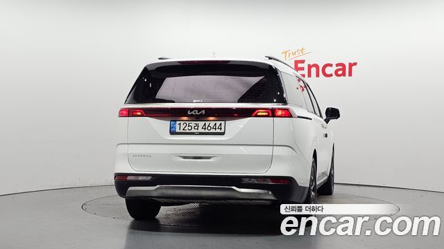 Kia Canival 2023 — photo 4