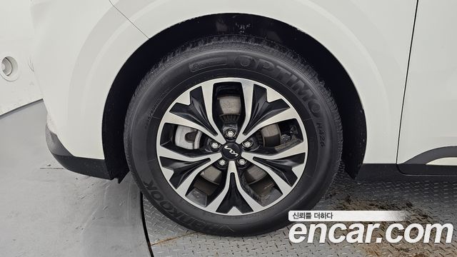 Kia Canival 2023 — photo 5