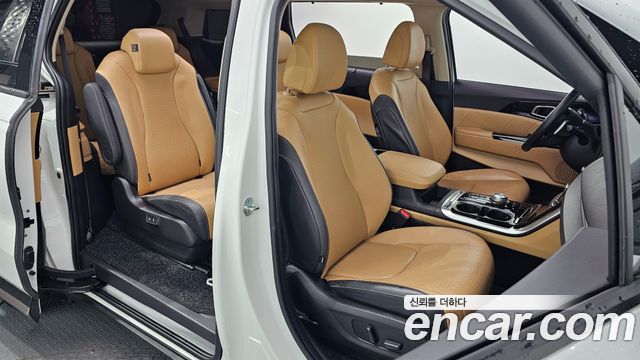 Kia Canival 2023 — photo 17