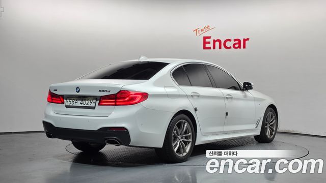 BMW 5-Series 2018 — photo 2