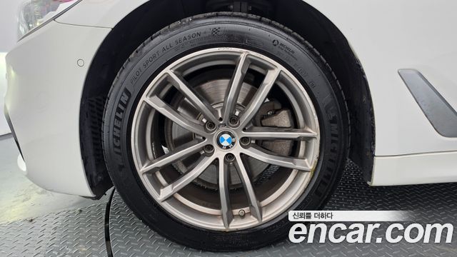 BMW 5-Series 2018 — photo 5