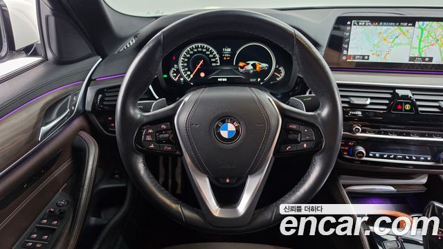 BMW 5-Series 2018 — photo 13