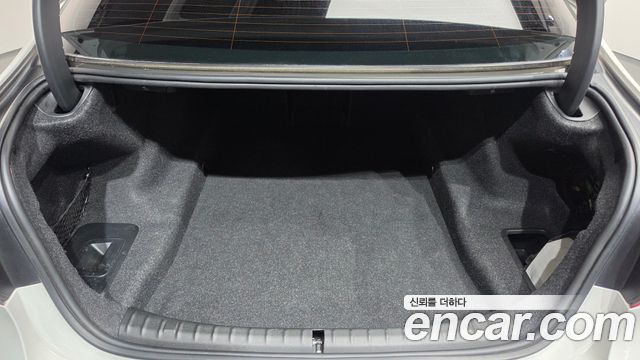 BMW 5-Series 2018 — photo 20