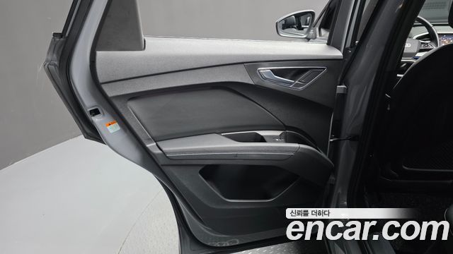 Audi Q4 e-tron 2022 — photo 15
