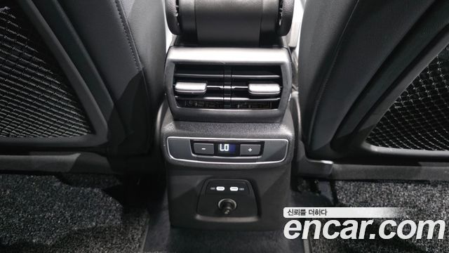 Audi Q4 e-tron 2022 — photo 31