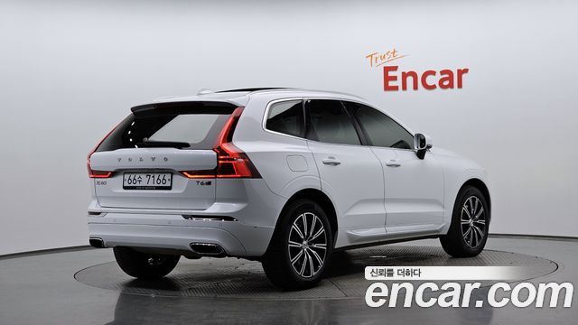 Volvo XC60 2019 — photo 2