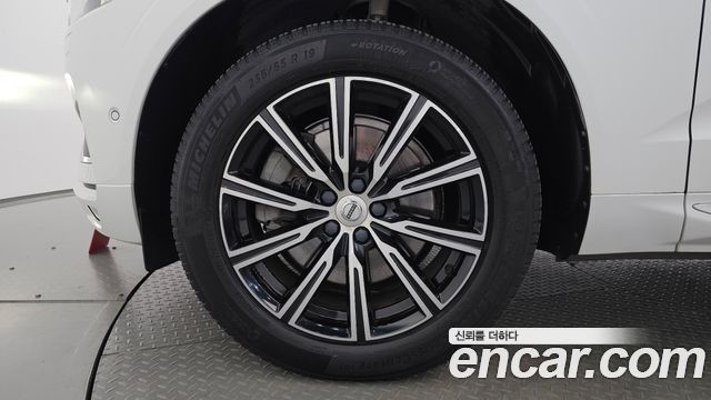 Volvo XC60 2019 — photo 5