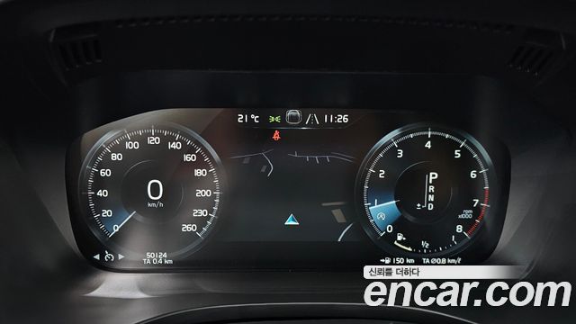 Volvo XC60 2019 — photo 11