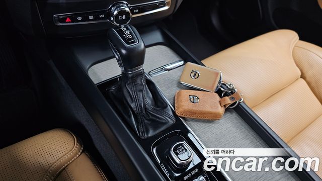 Volvo XC60 2019 — photo 12