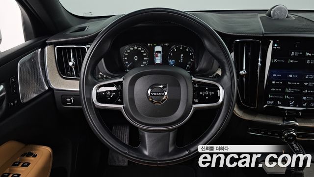 Volvo XC60 2019 — photo 19