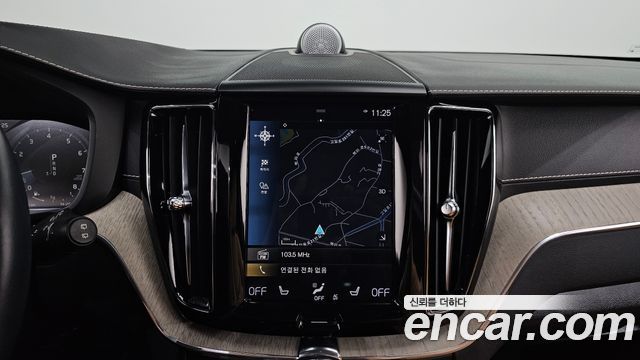 Volvo XC60 2019 — photo 20