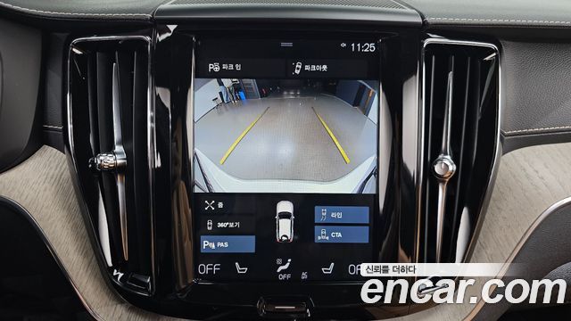 Volvo XC60 2019 — photo 22