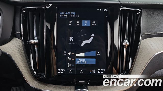 Volvo XC60 2019 — photo 23