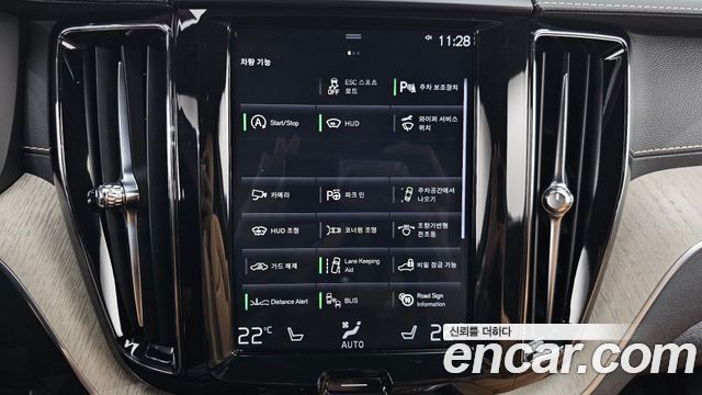 Volvo XC60 2019 — photo 26
