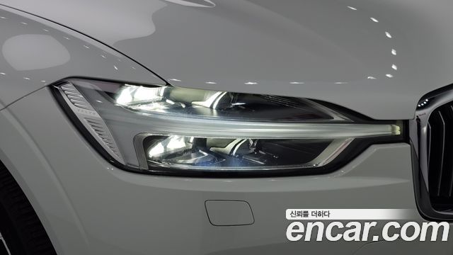 Volvo XC60 2019 — photo 8