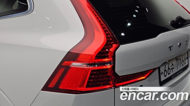 Volvo XC60 2019 — photo 9