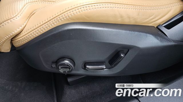 Volvo XC60 2019 — photo 32