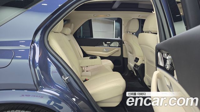 Mercedes-Benz GLE-Class 2023 — photo 17