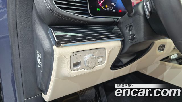Mercedes-Benz GLE-Class 2023 — photo 28