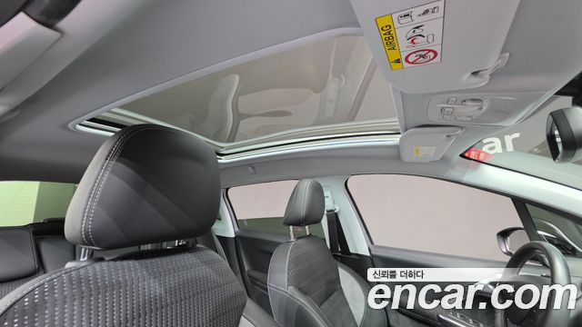 Peugeot 2008 2015 — photo 11