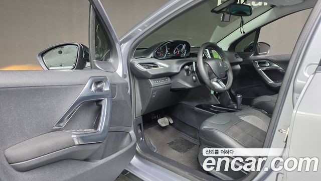 Peugeot 2008 2015 — photo 12