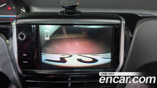 Peugeot 2008 2015 — photo 16