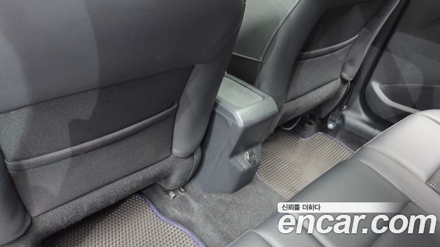 Peugeot 2008 2015 — photo 18