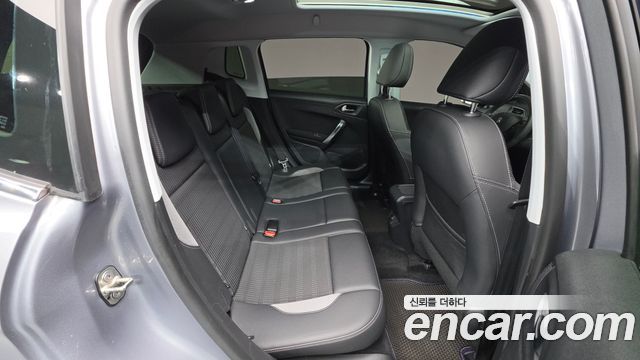 Peugeot 2008 2015 — photo 19