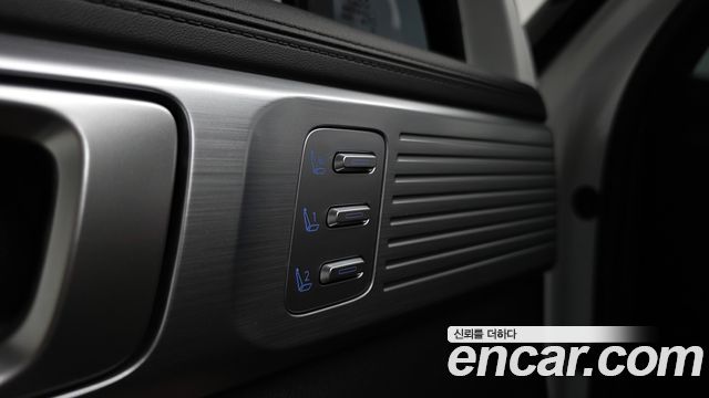 Hyundai Santafe 2025 — photo 31