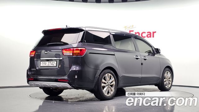 Kia Canival 2015 — photo 2