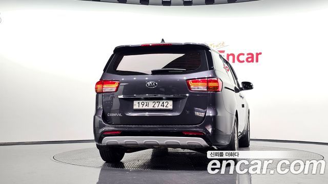 Kia Canival 2015 — photo 4