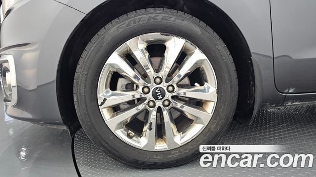 Kia Canival 2015 — photo 5