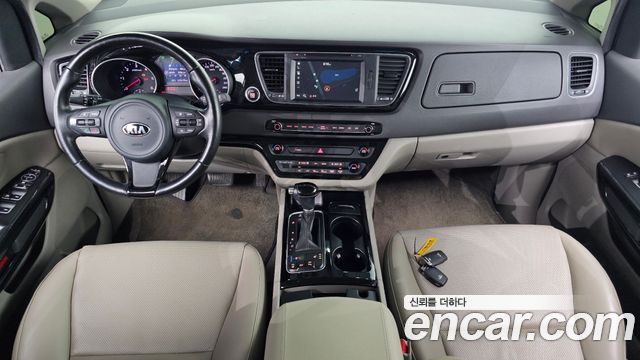 Kia Canival 2015 — photo 10