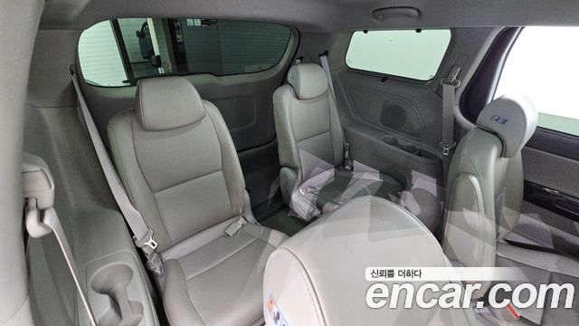 Kia Canival 2015 — photo 17