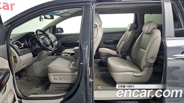 Kia Canival 2015 — photo 19