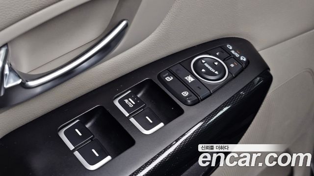 Kia Canival 2015 — photo 20